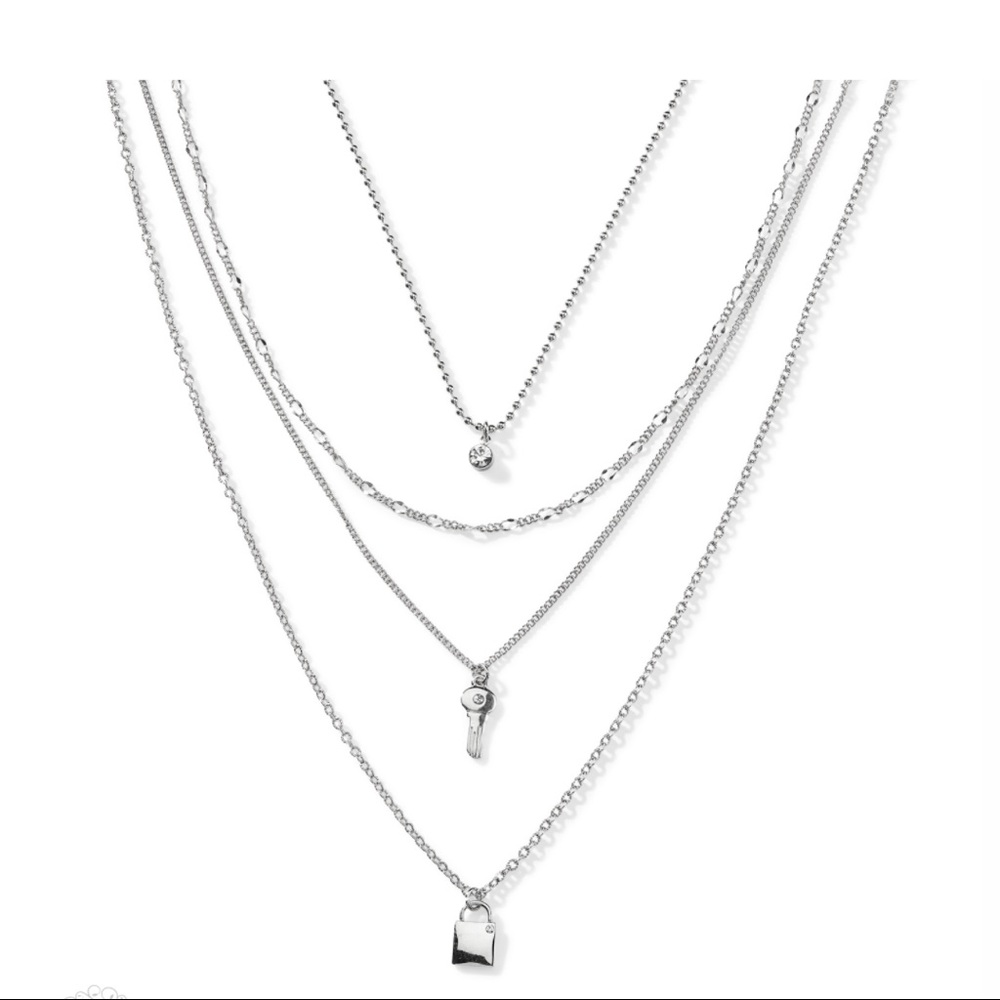 NWT-❤️-4 chain necklace with 3 charms